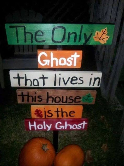 "The Only Ghost that lives in this house is the Holy Ghost" sign Bible Jokes, Christian Funny, Fall Yard Decor, Lds Memes, Church Memes, Church Humor, Christian Halloween, Jesus Memes, Bible Humor