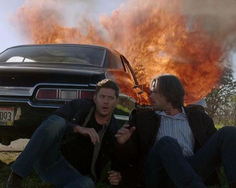 12x08 Supernatural Season 12, Supernatural Bunker, Even When It Hurts, Supernatural Imagines, Supernatural Gifs, Jensen And Misha, Sam Dean, Jared And Jensen, Supernatural Seasons