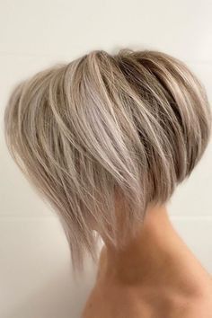 Graduated Haircut, Graduated Bob Hairstyles, Long Pixie Cut, Graduated Bob Haircuts, Graduated Bob, Long Pixie Hairstyles, Blonde Balayage Highlights, Silver Blonde Hair, Long Pixie Cuts