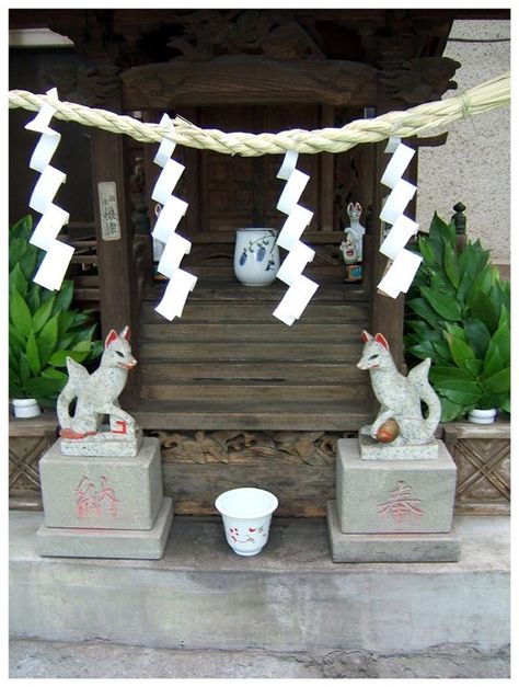 Japanese Statue, Things To Do In Tokyo, Japanese Fox, Farm Products, Japanese Shrine, Spiritual Images, Shinto Shrine, Japanese Temple, Family Restaurant