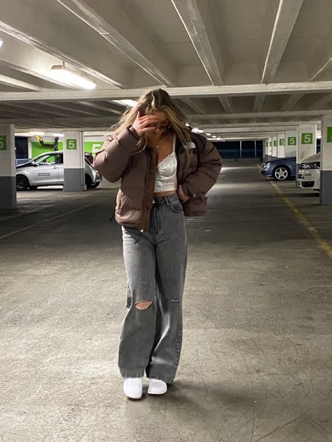 Outfits With Brown Jacket, Brown Jacket Outfit Aesthetic, Northface Jacket Outfits, Northface Outfit, Brown Northface Jacket, Northface Jacket Outfit, Brown Puffer Jacket Outfit, Brown Northface, Unrealistic Outfits