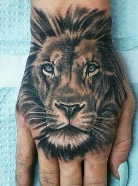 New School Tattoos, Lion Hand Tattoo, Herren Hand Tattoos, Side Hand Tattoos, Tier Tattoo, Mens Lion Tattoo, Cute Hand Tattoos, Tattoo Trend