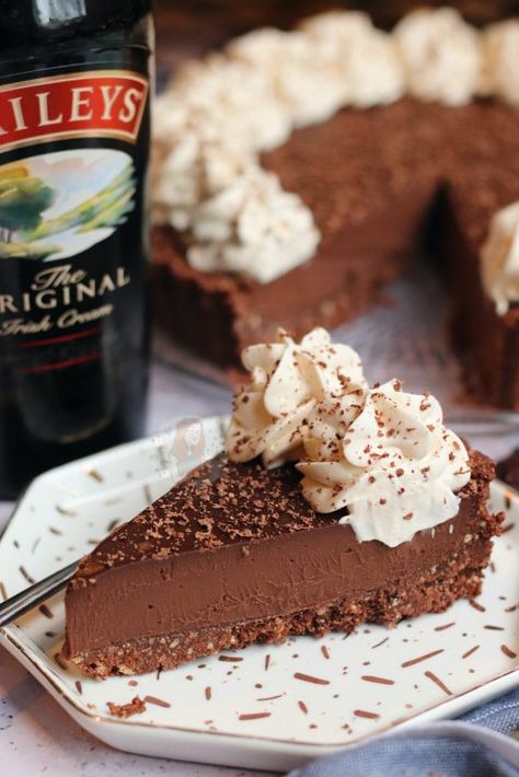 Baileys Dessert, Baileys Cheesecake, Chocolate Baileys, Janes Patisserie, Baileys Recipes, Chocolate Ganache Filling, Boozy Desserts, Tart Baking, Chocolate Caliente