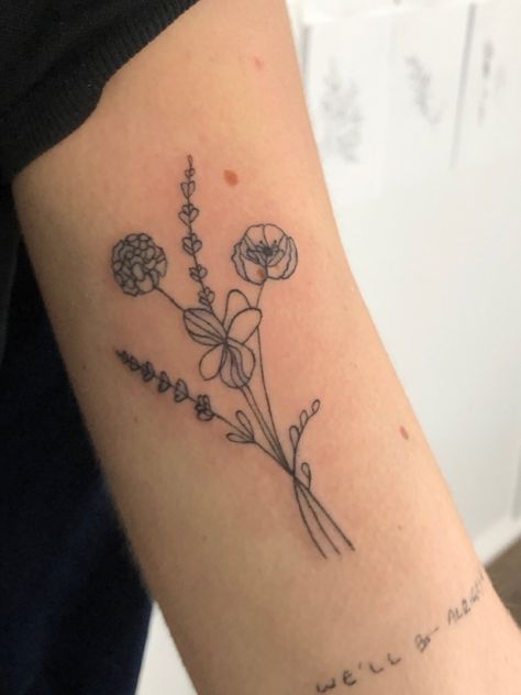 Mom And Daughter Tattoos Matching Flower, Mother Daughter Tattoos Arm, Flower Mom And Daughter Tattoos, Mom Daughter Grandma Tattoo, Mother 3 Daughter Tattoos, Dauther And Mother Tattoo, Matching Mother Daughter Tattoos Flowers, Grandma Mom And Daughter Tattoo, Mother 2 Daughters Tattoos