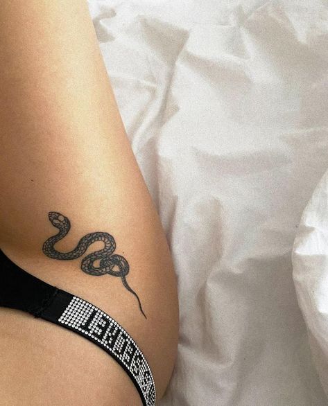 Small Hip Tattoos Women, Tattoos To Cover Scars, Hip Tattoos Women, Petite Tattoos, Red Ink Tattoos, Victoria Secret Outfits, Thigh Tattoos Women, Discreet Tattoos, Snake Tattoo