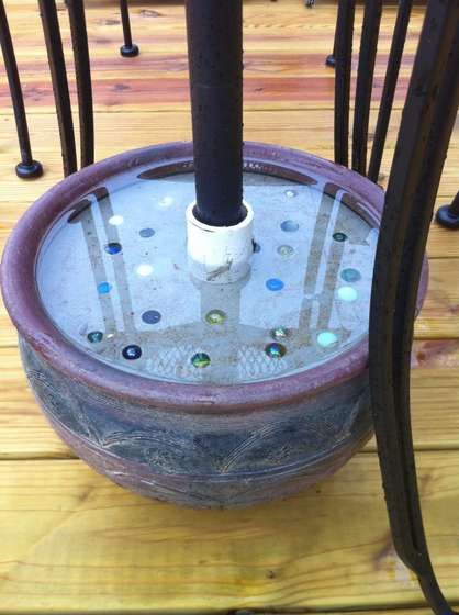 How to make sturdy umbrella stands for under $18 Diy Umbrella Base, Diy Umbrella, Outdoor Umbrella Stand, Patio Umbrella Stand, Patio Diy, Umbrella Holder, Umbrella Stands, Diy Planters, Backyard Projects