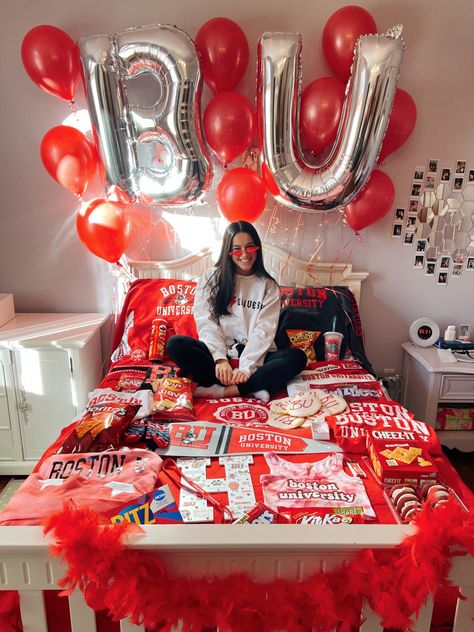 College Bed Reveal, Bed Decorating Ideas College Acceptance, College Acceptance Room Decorating, Bed Party, Wall Decor College, College Acceptance Letter, Binghamton University, Graduation Boards, College Acceptance