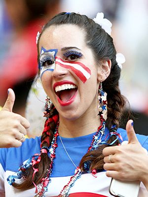 How to sweat-proof your World Cup face paint -  For the best rugby gear check out http://alwaysrugby.com Mime Face Paint, 4th Of July Makeup, Face Painting Tips, World Cup Games, Homecoming Week, Kids Face Paint, Women's World Cup, Face Painting Designs, Stage Makeup