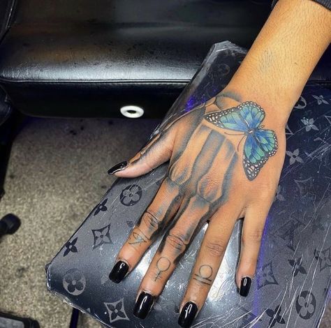 Butterfly Skull Hand Tattoo, Skull Hand Tattoo For Women, Pretty Face Tattoos, On Hand Tattoo, Small Dope Tattoos, Best Neck Tattoos, Butterfly Hand Tattoo, Skull Hand Tattoo, Hand Tattoos For Girls