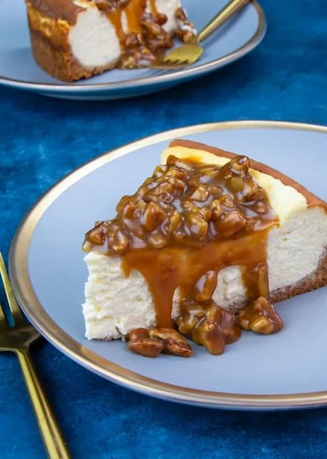 Creamy cheesecake topped with sticky sweet caramel and pecans – talk about a decadent recipe! This keto cheesecake with caramel pecan topping is a mouthful to say, and you’ll savor every bite. This will serve 16 people, making it perfect for large gatherings with family and friends. Caramel Pecan Topping, Maple Cheesecake, Caramel Pecan Cheesecake, Keto Pecan Pie, Pecan Topping, Pecan Cheesecake, Cheesecake Toppings, Caramel Pecan, Keto Cheesecake