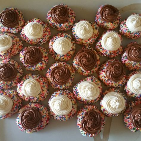 Cookie Table Wedding, Downtown Pittsburgh, Ribbon Cake, Thumbprint Cookies Recipe, Cookie Table, Tic Toc, Cookie Party, Cookie Cups, Thumbprint Cookies