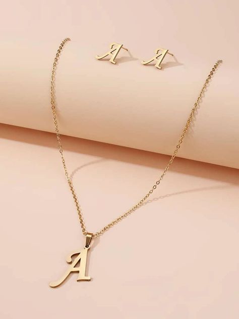 Earrings Shein, Locket Design, Gold Initial Pendant, Pretty Jewelry Necklaces, Fancy Jewellery Designs, Gold Jewelry Stores, Letter Pendant Necklace, Bangles Jewelry Designs, Diamond Jewelry Designs