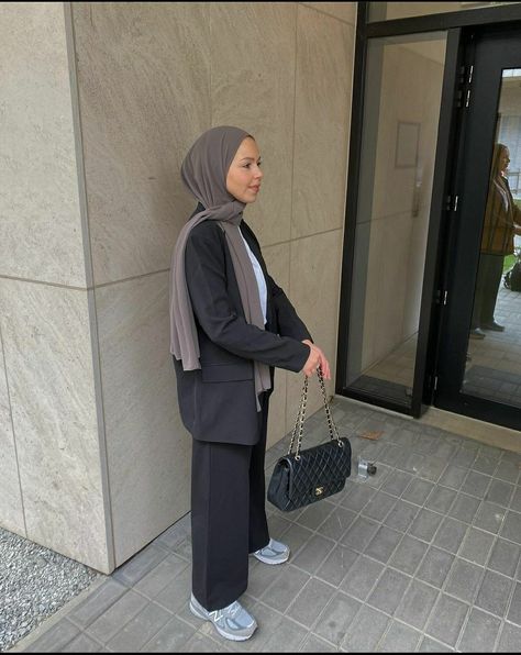 Hijab Corporate Outfit, Hijabi Old Money Outfits, Modest Outfits Summer, New Balance 530 Outfit, Modest Ootd, Style Hijab Simple, Post Pregnancy Fashion, New Balance Outfit, Mode Hijabi