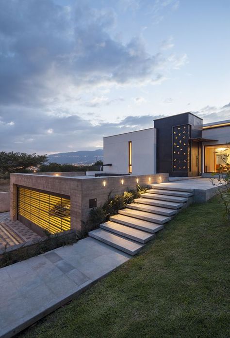 NR2 House is a modern single family residence completed in 2012 by Roberto Burneo Arquitectos, located in ﻿Balcon de Valle, Quito Canton, Ecuador. Spire Architecture, Hillside Homes, Container Architecture, Pig Farming, Hus Inspiration, Design Exterior, Architect House, House Goals, Quito