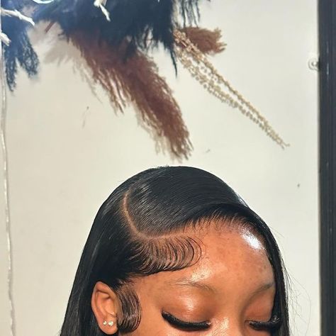 KLaceBar on Instagram: "Jet black buss down side part 😍" Side Part Black Wig, Black Wig, Side Part, Jet Black, Wigs, Siding, Hairstyles, Hair Styles, Hair