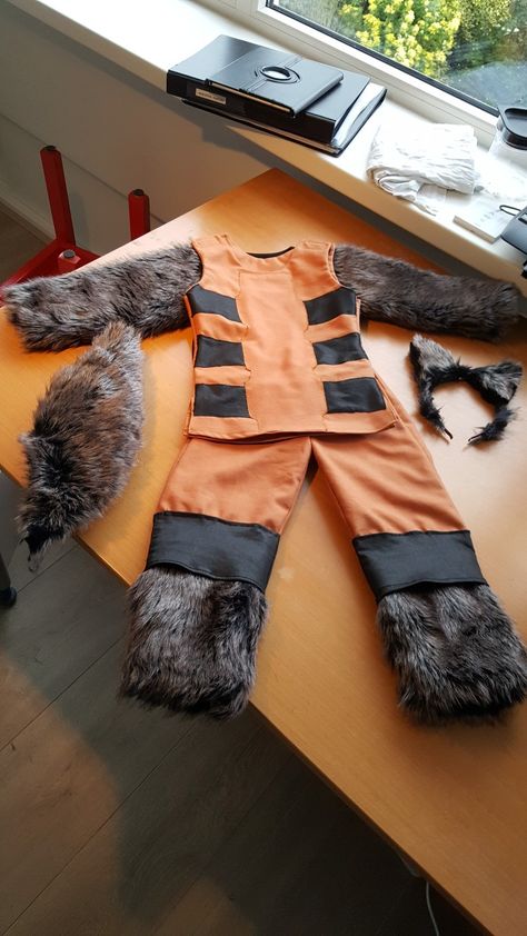 Rocket Raccoon Costume Diy, Rocket Racoon Costume, Gotg Rocket, Rocket Raccoon Costume, Rocket Costume, Groot Costume, Raccoon Costume, Marvel Halloween Costumes, Rocket Racoon