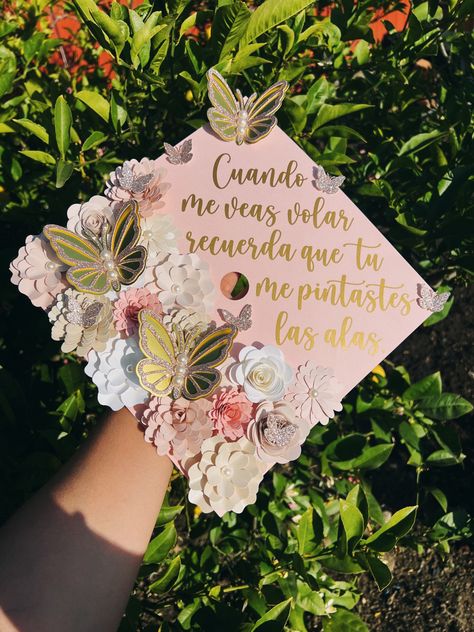 Grad Caps With Flowers, Coquette Grad Cap, Pink Graduation Cap Designs, Pink Grad Cap Ideas, Floral Grad Cap, Design Graduation Cap, Bsn Graduation Cap, Pink Graduation Cap, Graduation Topper