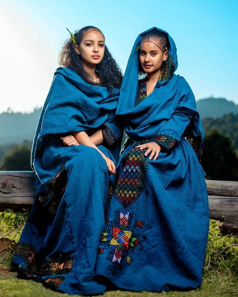 https://youtube.com/shorts/ZhZPKEp5duY?feature=share Raya Ethiopian Dress, Tigray Dress, Tigray Culture, Ethiopian Dresses, Amhara Culture, Ethiopia People, Curly Braided Hairstyles, Ethiopian People, Eritrean Dress