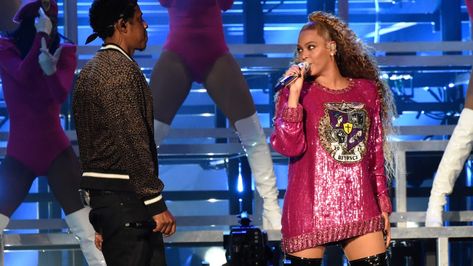 Coachella Performance, Military Inspired Outfit, Beyonce Coachella, Coachella 2018, Beyonce Outfits, Pull Rose, High Fashion Looks, Beyonce And Jay Z, Kelly Rowland