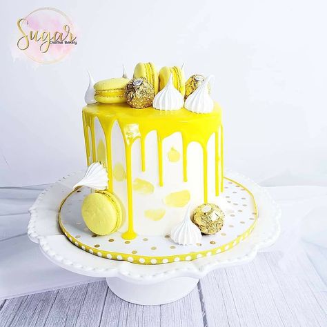 Yellow and Gold Dripcake 🍹 #sugarcreativebakery @sugarcreativebakery Pastel Bday Cake, Yellow Decorated Cake, Sunshine Birthday Cakes, Modern Birthday Cakes, 12th Birthday Cake, Tiered Cakes Birthday, 13 Birthday Cake, 21st Cake, Modern Birthday