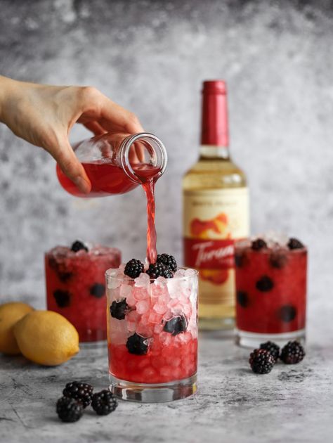 Blackberry Punch, Punch Alcoholic, Punch Non Alcoholic, Alcoholic Punch, Peach Syrup, Brunch Drinks, Homemade Lemonade, Fancy Drinks, Food Photography Inspiration