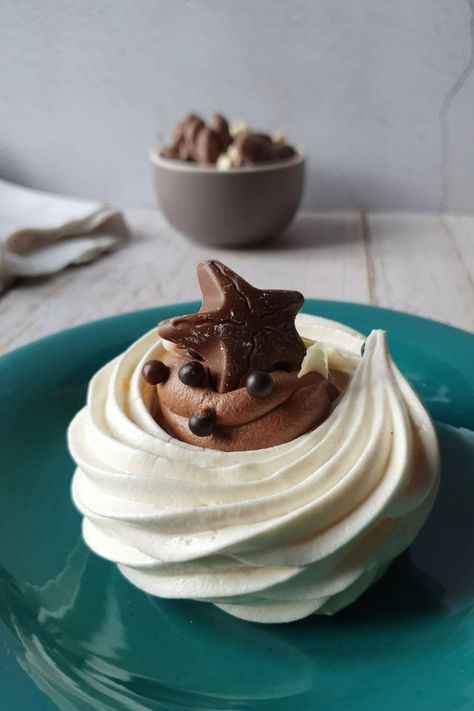 Best Easy Dessert Recipes, Whole 30 Dessert, Pavlova Dessert, Meringue Pavlova, Mini Pavlova, Kid Desserts, Caramel Brownies, French Food, Mug Cake