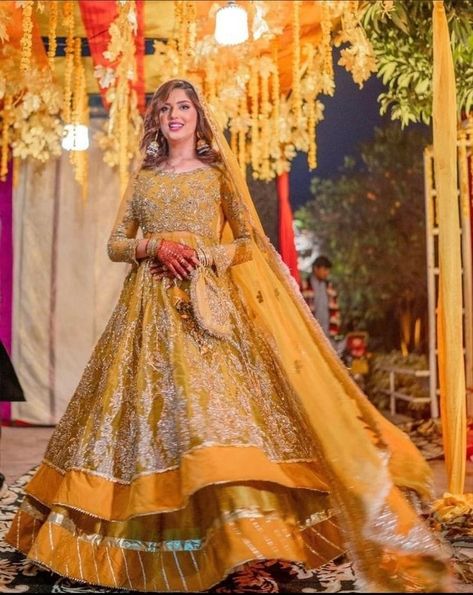 Party wear dresses ideas Mayun Bride, Kanwal Aftab, Brides Sister, Long Bridal Hair, Eastern Wear, Pakistani Women Dresses, Mehndi Dresses, Runic Alphabet, Mehndi Dress