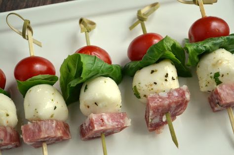 How to Make Easy Party Picks Cocktail Skewers Appetizer Ideas, Cocktail Skewers, Appetizers Easy Dips, Woman Cooking, Summer Appetizers Easy, The View From Great Island, Wedding Snacks, Skewer Appetizers, Caprese Skewers