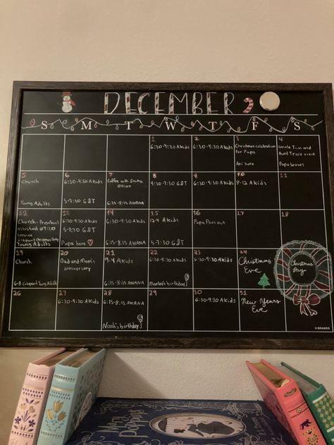 December White Board Calendar, December Chalkboard Calendar, December Chalkboard Ideas, Blackboard Calendar, Calendar Doodles, Whiteboard Art, Chalkboard Calendar, Whiteboard Calendar, Seasons Months