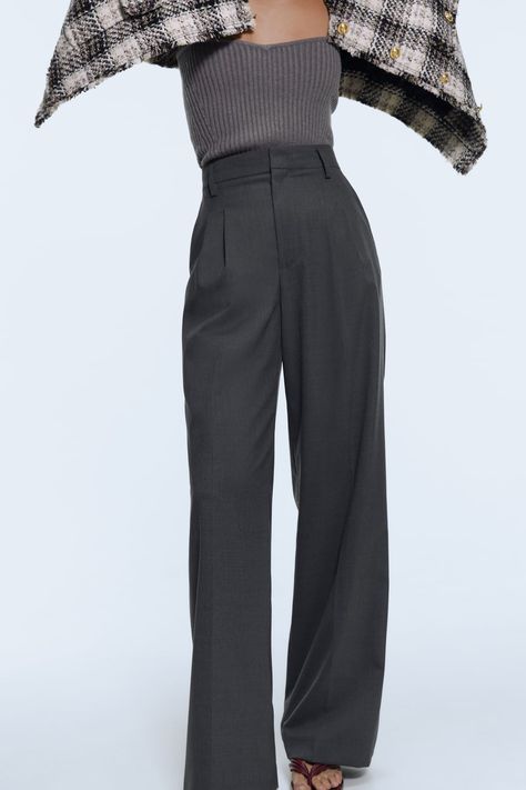 Zara Store, Trousers Outfit, Pants Woman, Trouser Outfit, Clothing Aesthetic, Pantalon Large, Suit Vest, Tailored Trousers, High Waisted Trousers