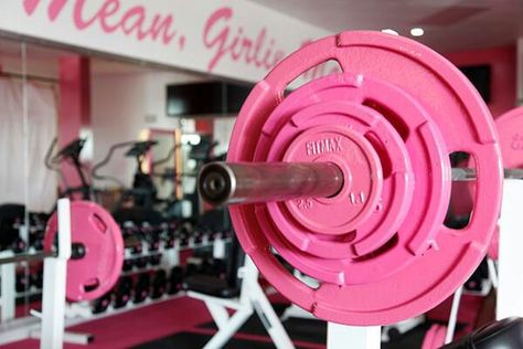 Hot pink weights! Nice Aesthetic Rosa, Pink Fitness, Assisted Pull Ups, Dream Gym, Pink Gym, Michelle Lewin, Fitness Aesthetic, Pink Workout, What A Girl Wants