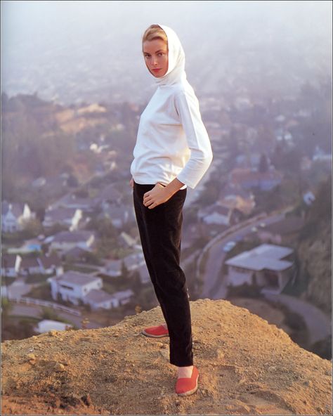 Grace Kelly in the hills above Hollywood, photo by Howell … | Flickr Grace Kelly Style, Black And White Outfit, Princess Grace Kelly, Lauren Bacall, Tilda Swinton, Actrices Hollywood, Princess Grace, Mode Inspo, Oprah Winfrey