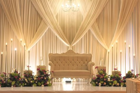 Marriage Hall Decoration Simple, Nikah Stage Decoration, Wedding Hall Decorations Simple, Engagement Stage Decoration Indian Simple, Wedding Reception Stage Decorations, Roka Decor, Engagement Decorations Indian, Shadi Decoration, Marriage Hall Decoration