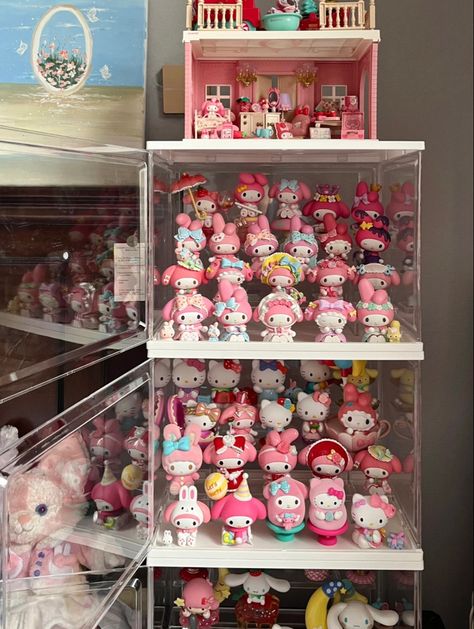 Sanrio Collection Room, Sanrio Collection Display, Sanrio Nendoroid, Miniso Sanrio Figures, My Melody Things, Figurine Display Ideas, Sanrio Figurine, Sanrio Room Decor, Sanrio Figures