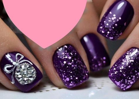 Christmas Nails Purple And Silver, Funky Christmas Nails Acrylic, Dark Purple Christmas Nails, Plum Christmas Nails, Christmas Purple Nails, Purple Christmas Nails Acrylic, Funky Christmas Nails Design, Purple Xmas Nails, Winter Purple Nails