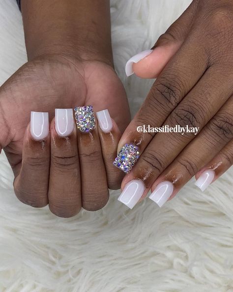 Winter Short Square Nails, Shorties Acrylic Nails Square Christmas, Christmas Nails Black Girls Short, Short Square Winter Nail Designs, Short Square Acrylic Nails White And Silver, Baddies Nails, Medium Nails, Birthday Fit, Nail Pics