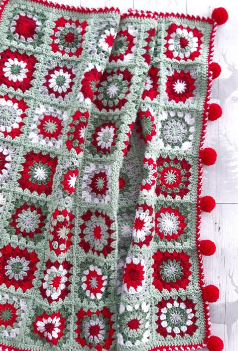 Christmas Crochet Blankets, Easy Afghan Crochet Patterns Free, Christmas Granny Square Blanket, Christmas Granny Square, Crochet Patchwork Blanket, Christmas Crochet Blanket, Plaid Crochet, Crocheted Blanket, Crochet Blanket Designs