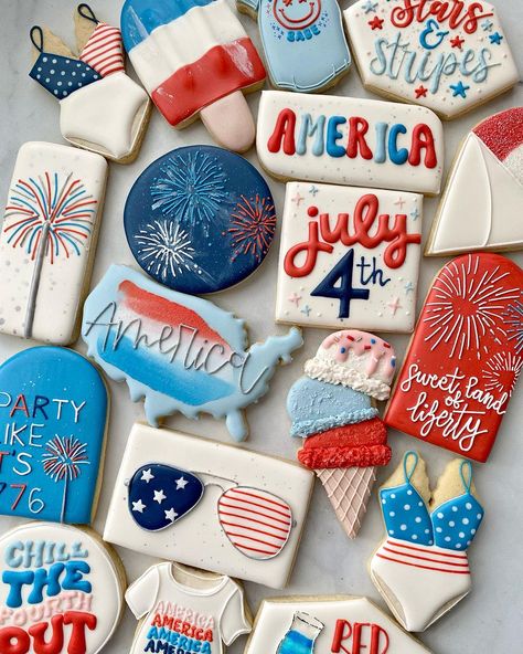 Tori | Cookie Artist 🍪 | Happy 4th of July from The Cookier Club! ❤️🤍💙 🇺🇸 #4thofjulycookies #usacookies #njcookies #decoratedcookies #decoratedsugarcookies… | Instagram Patriotic Sugar Cookies, Fancy Sugar Cookies, Royal Icing Cookies Recipe, Patriotic Cookies, Royal Iced Cookies, Sugar Cookie Royal Icing, Blue Cookies, 4th Of July Desserts, Slow Cooker Desserts