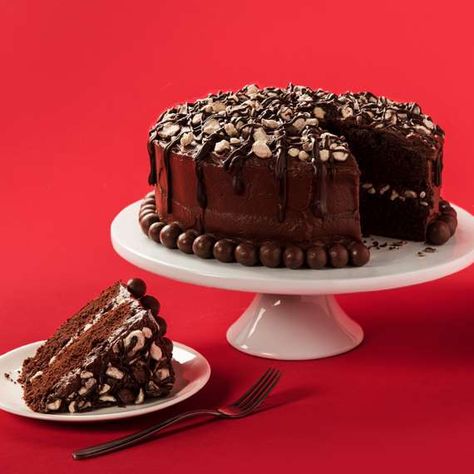 Old Fashioned Malted Chocolate Cake Whoppers Candy, Hershey Recipes, Hershey Candy, Homemade Frosting, Cupcake Recipes Chocolate, Buttercream Frosting Recipe, Malted Milk, Cupcake Flavors, Decadent Cakes