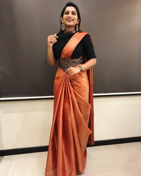 9 Different Ways To Wear A Saree – Saree With Belt Plain Sarees, Draping Styles, Saree With Belt, Photo Stills, Saree Wearing Styles, Indian Sari Dress, Saree Draping Styles, Saree Blouse Neck Designs, Saree Draping