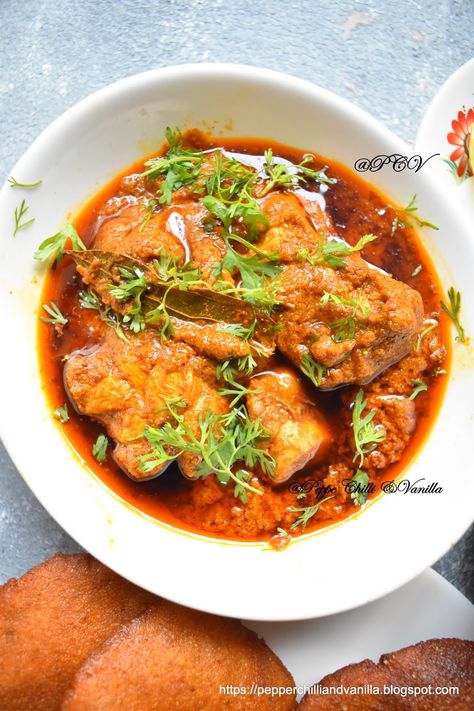 Malwani Chicken Masala Recipe Chicken Masala Recipe, Chicken Vindaloo, Food Spicy, Indian Chicken Recipes, Indian Chicken, Chicken Masala, Indian Curry, Masala Recipe, Chicken Fried