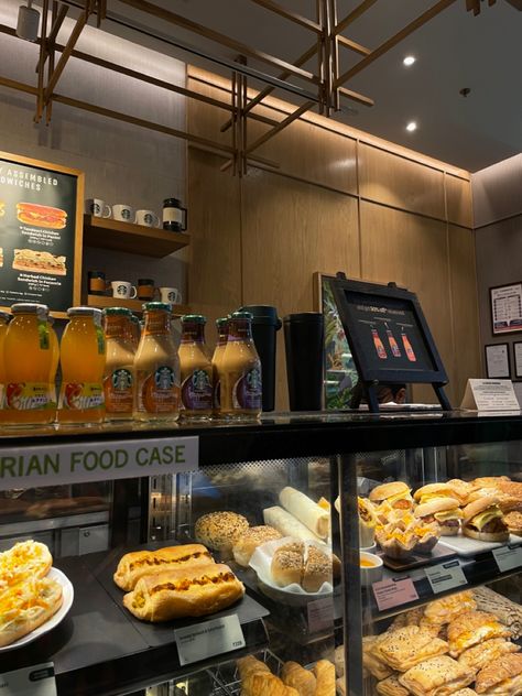 Starbucks Lulu Mall Kochi, Starbucks Ambience, Lulu Mall Trivandrum Aesthetic, Ernakulam Aesthetic, Mall Asthetic Picture, Starbucks Interior Design, Lulu Mall Kochi, Starbucks Interior, Starbucks Food