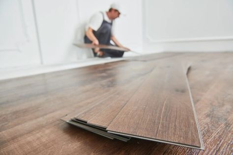 How Much Does Laminate Flooring Installation Cost? Smartcore Vinyl Flooring, Laying Vinyl Flooring, Lantai Vinil, Best Vinyl Plank Flooring, Renovation Parquet, Vinyl Flooring Installation, Installing Laminate Flooring, Lvp Flooring, Pvc Flooring