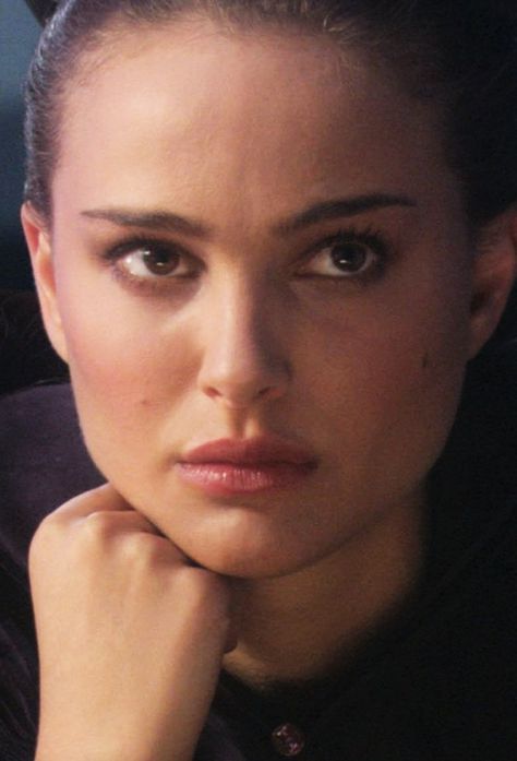 Natalie Portman Nose, Natalie Portman Eyebrows, Natalie Portman Rares, Natalie Portman Side Profile, Natalie Portman 2000s, Natalie Portman Face, Natalie Portman Makeup, Natalie Portman 90s, Natalie Portman Tumblr