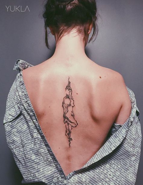 Diy Tattoos, Girl Spine Tattoos, Woman's Back, Shape Tattoo, Spine Tattoos For Women, Inspiration Tattoo, Small Girl Tattoos, Tattoos Geometric, Detailed Tattoo