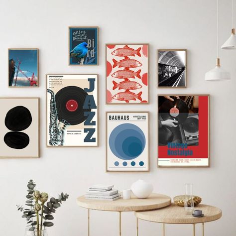 Poster Gallery Wall Bedroom, Music Poster Gallery Wall, Living Room Poster Ideas Wall Decor, Transitional Gallery Wall, Wall Art Layout Ideas, Wall Art Layout, Poster On Wall, Red Wall Decor, Posters Modern