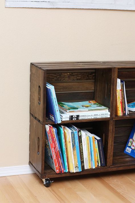 Heartstopper Bedroom, Wood Crate Bookshelf, Diy Nursery Bookshelves, Small Bookshelf Ideas, Small Study Area, Diy Wood Crate, Diy Bookshelf Ideas, Rooms For Boys, Chettinad House