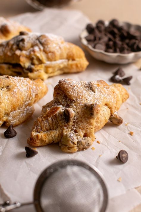 Chocolate Chip Cookie Croissants - The Little Holly That Could Cookie Croissants, Homemade Croissants, Mini Croissants, Yummy Deserts, Croissant Recipe, Chocolate Chip Cookie Dough, Recipe Images, Chocolate Chip Cookie, Chip Cookies