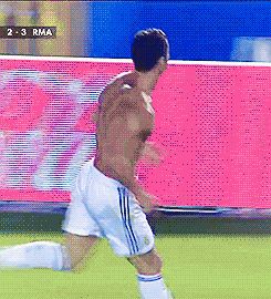 Cuando se quitó la camisa para celebrar un gol y todo el mundo dejó de respirar para apreciar su belleza. | 15 Veces cuando Cristiano Ronaldo fue el hombre más guapo de todos los tiempo Cyberpunk Character Art Male, Ronaldo Shirtless, Cyberpunk Character Art, Cristiano Ronaldo 7, Cristiano Ronaldo Cr7, Soccer Guys, Soccer Stars, كريستيانو رونالدو, Athletic Men