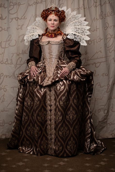 16 Century Fashion, Shakespeare Costumes, 16th Century Dress, Elizabethan Dress, Queen Elizabeth Photos, Elizabethan Costume, Elizabethan Fashion, 16th Century Fashion, Tudor Fashion